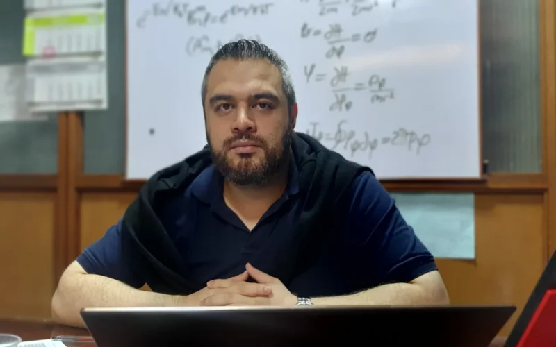 Sebastián Bernal sorprende con una visión revolucionaria del cosmos en su primera obra publicada