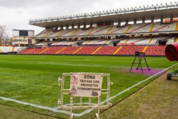 El «vergonzoso» desastre eterno del Rayo Vallecano: éxito deportivo con agua fría, hongos en el césped y sin invertir los 30 millones de CVC