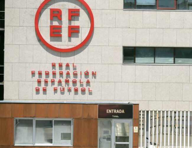 La Federación aparta al árbitro de Segunda División investigado por agredir a una prostituta