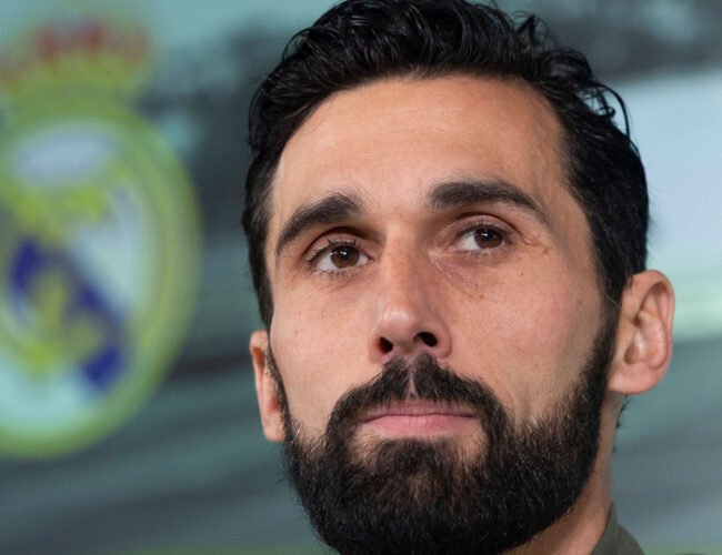Arbeloa y sus charlas en el «sofá gris» con la plantilla: «Cuando alguien no está contento, viene»