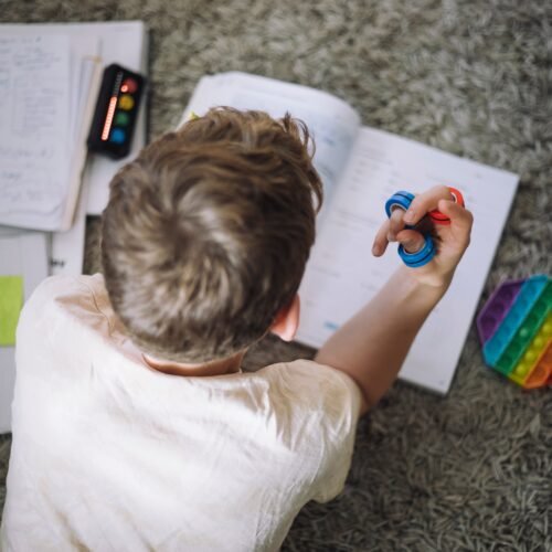 La incidencia de autismo es similar en chicos y chicas, aunque a ellos se les diagnostica antes