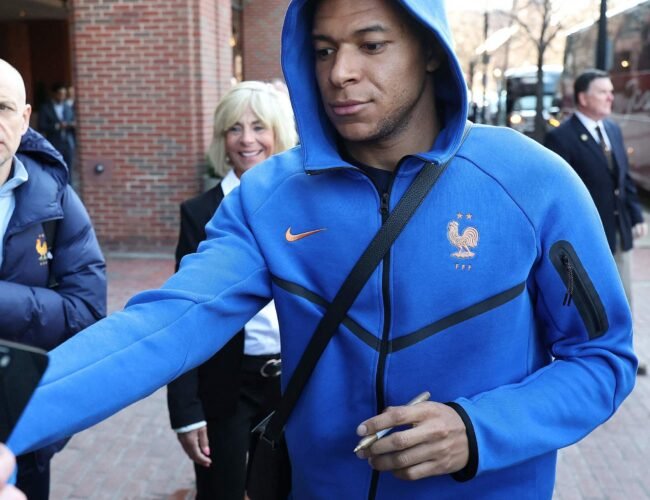 La rodilla de Mbappé aumenta las intrigas y sospechas en la guerra de los servicios médicos del Madrid