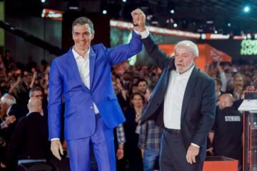 Sánchez se inviste de jefe del «ejército» mundial contra la ultraderecha «desde el bando correcto de la Historia»