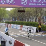 China pone a correr a sus robots: más de 300 humanoides participan en una media maratón en Pekín