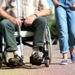 Es oficial: los trabajadores ya pueden solicitar hasta dos años de excedencia para cuidar a su cónyuge o pareja de hecho tras la entrada en vigor de la ley