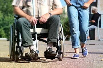 Es oficial: los trabajadores ya pueden solicitar hasta dos años de excedencia para cuidar a su cónyuge o pareja de hecho tras la entrada en vigor de la ley