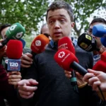 Errejón llega a los juzgados: «Sólo espero que Mouilaá responda por tantas mentiras y difamaciones»