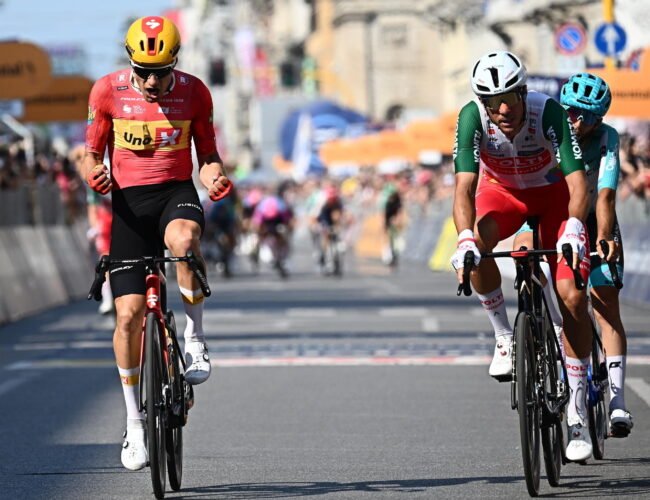 El noruego Dversnes-Lavik sorprende a los velocistas del Giro en el meta de Milán