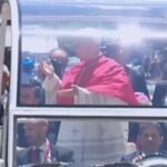 León XIV se hace viral con el gesto de ‘six-seven’ durante su recorrido matinal por Madrid