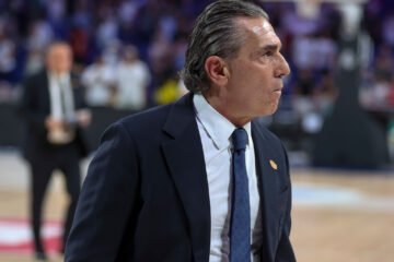 Dos dolorosas finales perdidas, una plaga de lesiones y un descalabro, el balance de la primera (y fallida) temporada de Scariolo en el Madrid: «Pido disculpas»