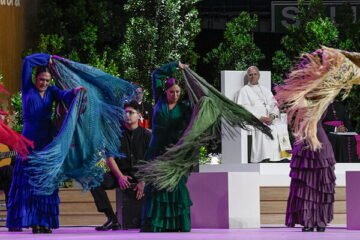 Y en el Movistar Arena se ovacionó a los poetas