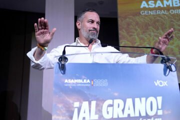 Abascal pide a sus líderes autonómicos «respeto» al PP, pero también «valentía» para abandonar los gobiernos de nuevo si hay «trampas»