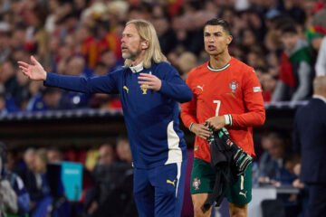 El gurú del balón parado que amenaza la imbatibilidad de España