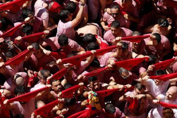 El Chupinazo de San Fermín 2026 en imágenes: emoción, fiesta y pañuelos rojos