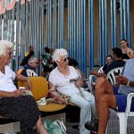 «Nos quedamos aquí, no tenemos a donde ir», jubilados británicos que resisten pese al desalojo