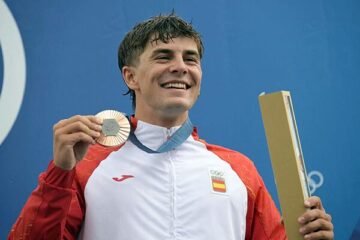 Roban al palista Pau Echaniz la medalla olímpica que consiguió en París