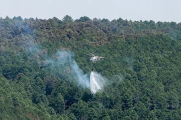 Incendios hoy en España, última hora en directo | Ya son 15 los pueblos desalojados por el incendio en La Mierla (Guadalajara) mientras el fuego en Orés (Zaragoza) deja de avanzar