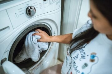 Ya ha entrado en vigor: los ayuntamientos multan con hasta 3.000 euros a los vecinos que tienen la lavadora en el balcón