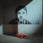 El documental de Netflix acierta en reivindicar a Miguel Ángel Blanco, pero adolece de importantes lagunas