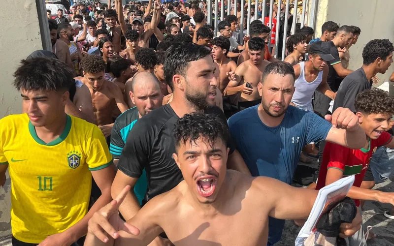 Brutal avalancha de inmigrantes cruzando a Ceuta desde Marruecos