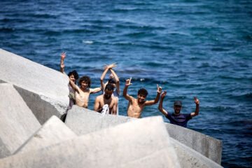 Entrada de inmigrantes a Ceuta desde Marruecos, en directo | Marlaska asegura que el Espacio Schengen «no se vio comprometido» por la crisis en Ceuta