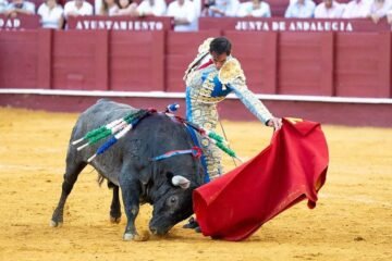 Apoteósico y  emocionante regreso de Victorino a Málaga