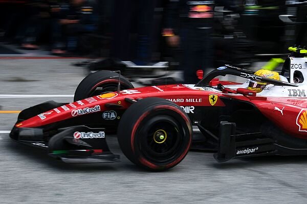 El enfado de Lewis Hamilton con Ferrari tras el final del GP de Holanda: «He perdido tiempo al estar detrás de Leclerc»
