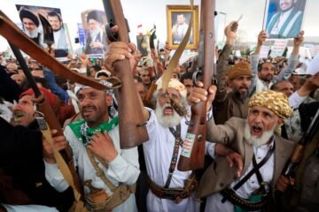 Los hutíes elevan la tensión en el Golfo con nuevos ataques contra Arabia Saudí y las fuerzas yemeníes