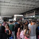 La erupción del Etna desata el caos en los aeropuertos de Sicilia en plena temporada alta