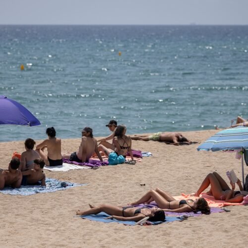 El descanso que cansa: la paradoja de que nos agote pasar un día en la playa