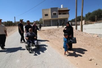 Israel envía tropas a una aldea palestina tras cuatro días de asedio a familias por parte de colonos radicales
