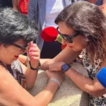Una mujer de Ceuta se pone a llorar ante Margarita Robles: «Tengo miedo»