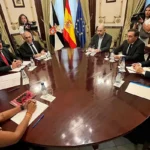 Albares promete desde Ceuta que «hasta la última persona volverá a Marruecos»
