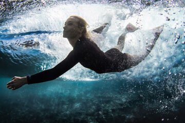 Christa Funk, la fotógrafa que retrata las olas más peligrosas de Hawai: «Nunca he querido alejarme del mar»