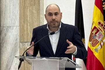 Dimite el jefe de gabinete del delegado del Gobierno en Ceuta acusándolo de mentir: sí tuvo conocimiento del aviso del CNI