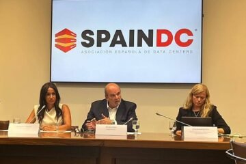 La patronal de los centros de datos alerta de una fuga de inversiones por el real decreto del Gobierno: «Nadie invertirá en España si arriesga su permiso»