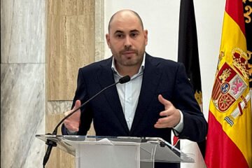 Del «yo no sabía nada» a admitir que fue informado: la crisis en la frontera arrima al hombre de Sánchez en Ceuta al abismo político