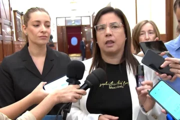 Precintan unos baños del Congreso por un vaciado de gas pimienta y Ana Vázquez asegura que su bote «está vacío»