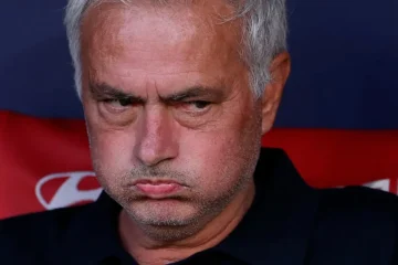 Mourinho: «Es un pobre árbitro que sólo ha hecho partidos pequeñitos»