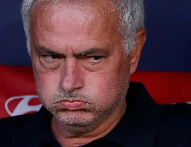 Mourinho: «Es un pobre árbitro que sólo ha hecho partidos pequeñitos»