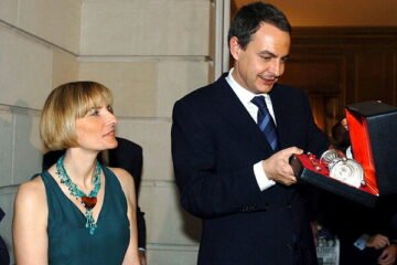 Los otros regalos que sí declaró Zapatero: desde relojes dorados con esmeraldas hasta botijos o… trozos de roca