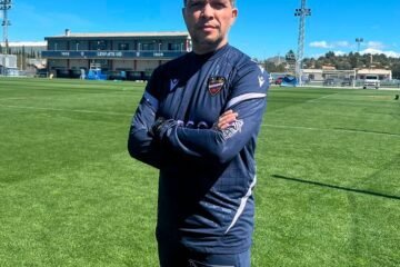 Luís Castro, el profesor que aprendió a ganar con ‘niños’: «Entre un jugador de 29 y otro de 19, al mismo nivel, juega el joven»